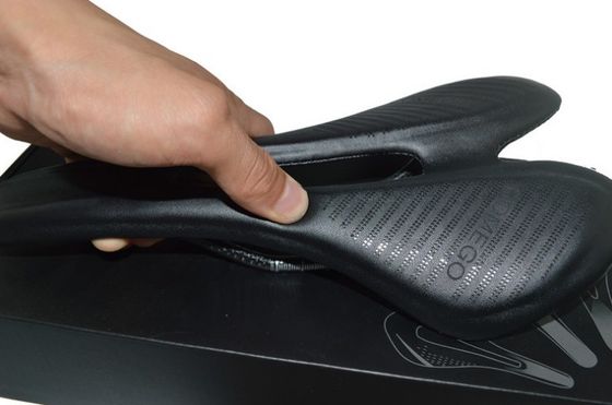 Ελαφρύ 139g πλήρης ανθρακονήματος ποδήλατο μαξιλάρι για όλες τις εποχές MTB Road Bike κάθισμα