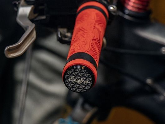 130mm * 30mm ENLEE Silica Gel Bicycle Handle Bar Grips Κατάλληλο για ποδήλατα εκτός δρόμου