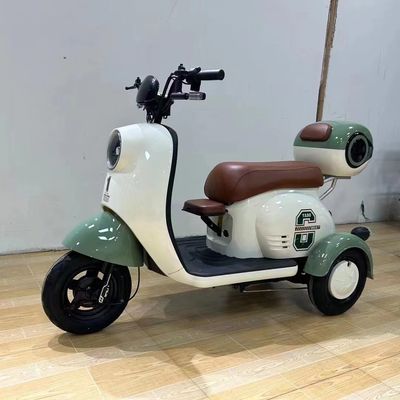 Δύναμη κινητήρα 600W 3 τροχών σκούτερ για ενήλικες πίσω κέντρο θέση κινητήρα Ενσωματωμένη μπαταρία